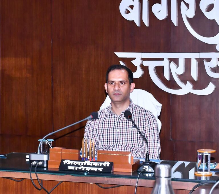 *भू-स्खलन संभावित क्षेत्रों में चेतावनी बोर्ड लगाने के निर्देश।*