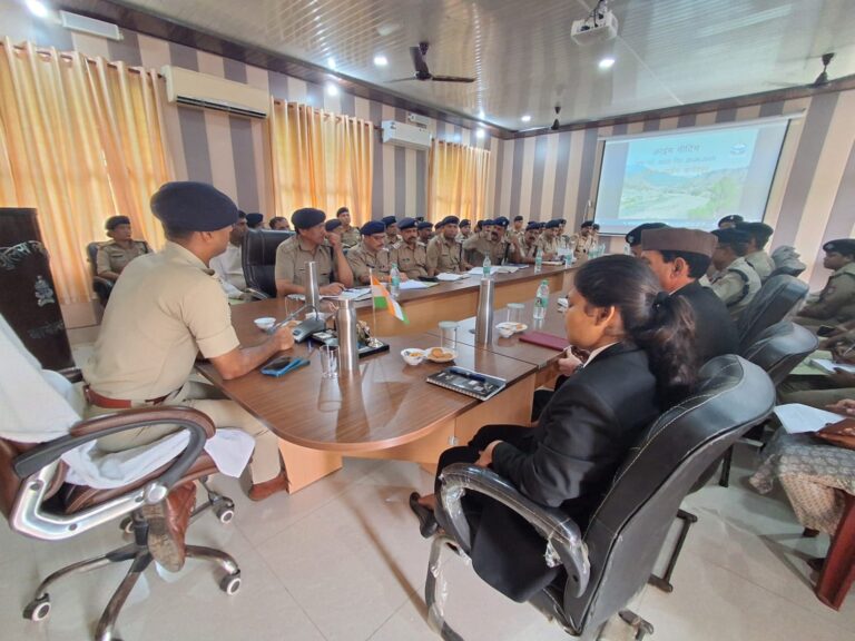 बागेश्वर पुलिस का मासिक सम्मेलन और अपराध गोष्ठी संपन्न, उत्कृष्ट कार्य करने वाले पुलिसकर्मी हुए सम्मानित