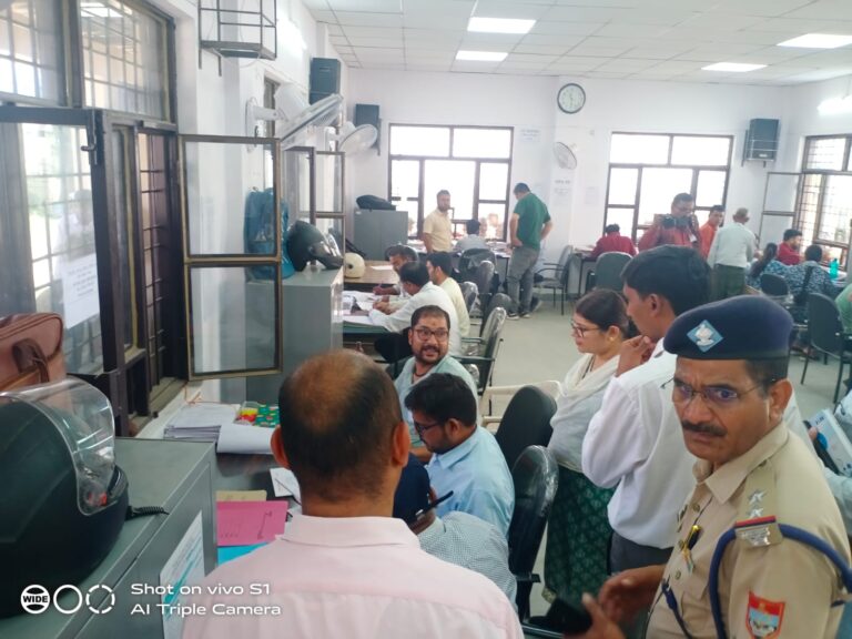 त्रिस्तरीय पंचायत चुनाव की हलचल शुरू, गरुड़ में पहले ही दिन हुए 215 नामांकन, बढ़ा उत्साह!