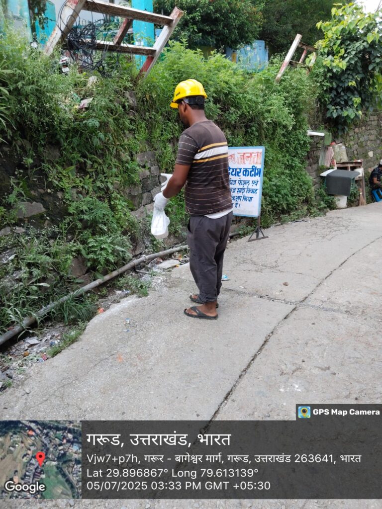 हरीश जोशी की पहल पर नगर पंचायत ने आज इन स्थानों पर सफाई अभियान चलाया।