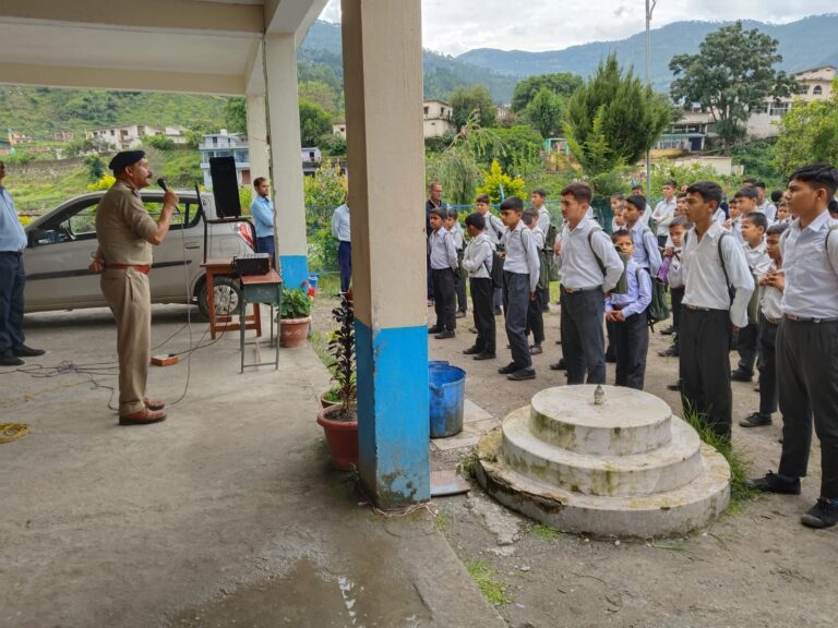 SOG टीम स्कूल पहुंची, बच्चों को दिलाया नशामुक्ति का संकल्प!”