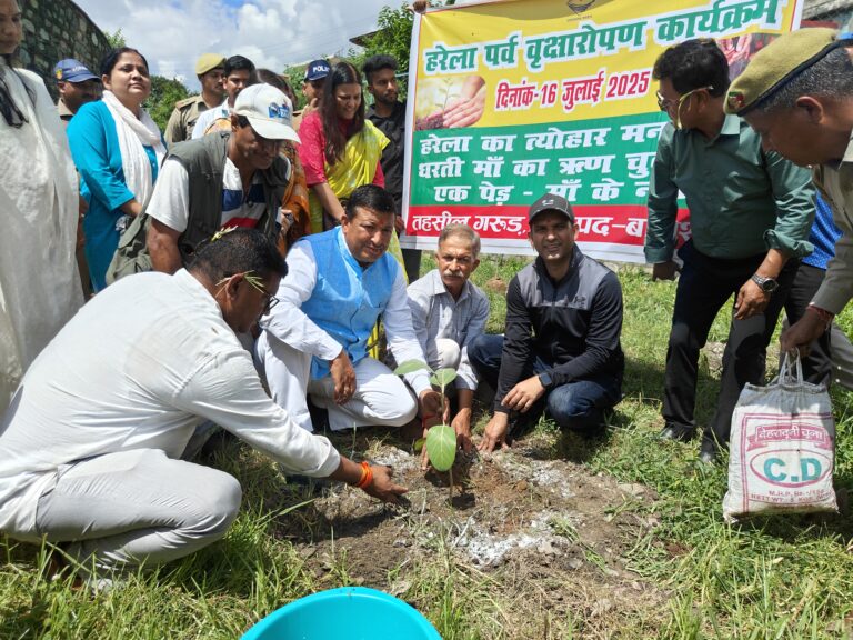 बैजनाथ में हरेला महोत्सव, मंत्री और डीएम ने खुद लगाया पौधा!