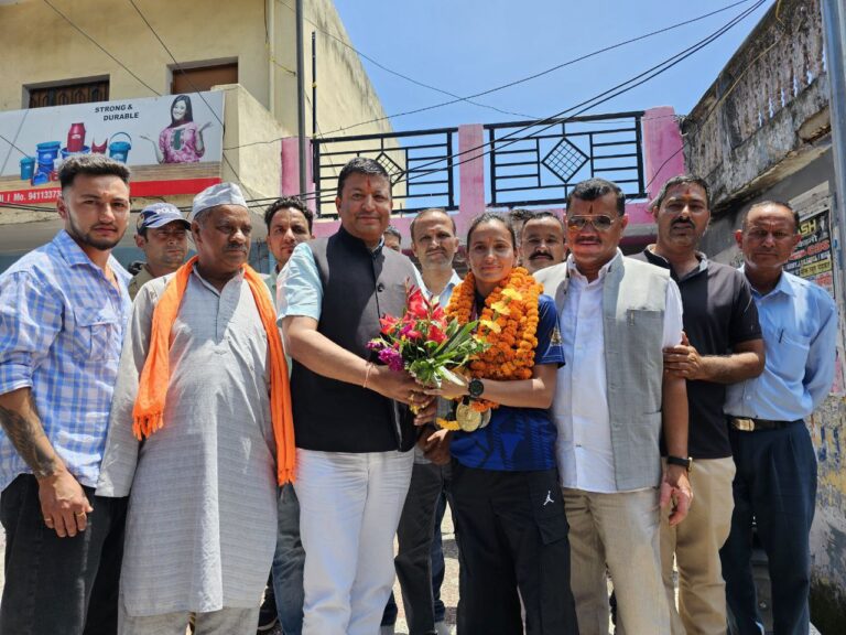 कत्यूर की बेटी का कमाल – भारत से अमेरिका तक जीत की गूंज