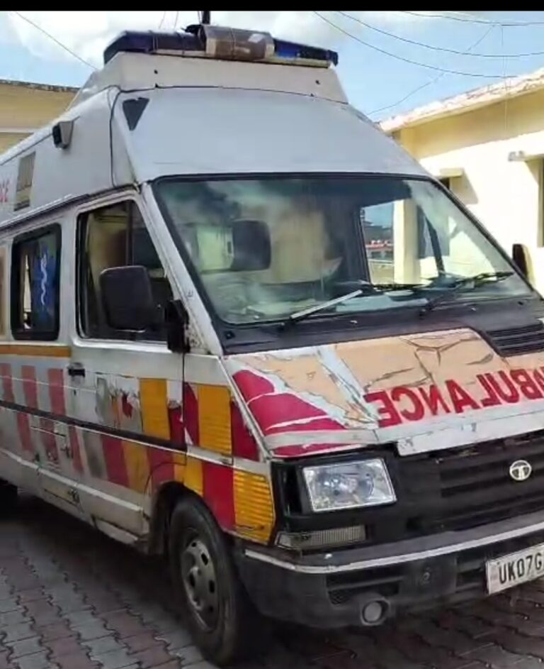 108 सेवा की तत्परता से महिला ने सड़क पर दिया स्वस्थ बच्चे को जन्म, फार्मासिस्ट भूपेंद्र और चालक विनोद कोहली की टीम ने निभाई मानवता की मिसाल