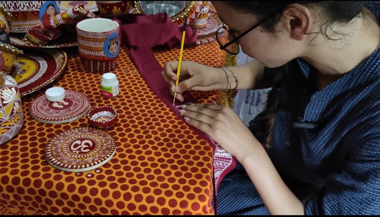 पेंटिंग से बदलेगी किस्मत! तनुजा की तूलिका से जन्म ले रही हैं आत्मनिर्भर बेटियां