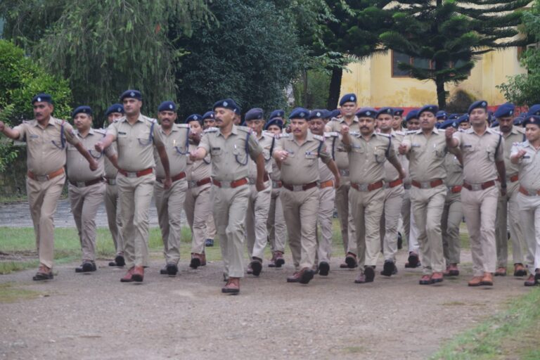 अनुशासन और फिटनेस का उदाहरण बनी बागेश्वर पुलिस की प्रेरणादायक परेड