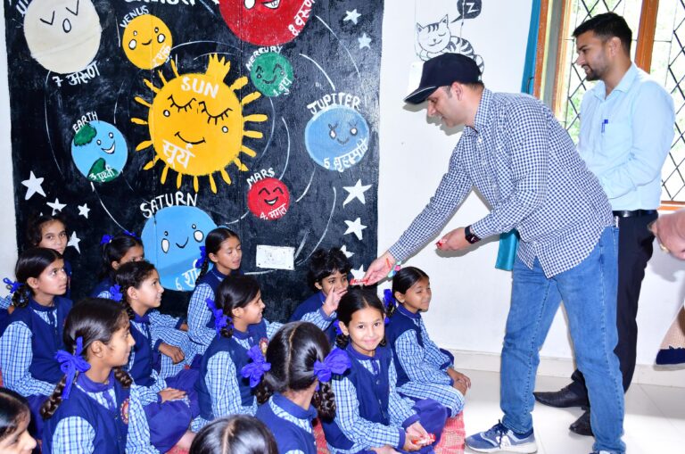 बालिकाओं की सुरक्षा और शिक्षा पर विशेष जोर, जिलाधिकारी ने दिए सख्त निर्देश