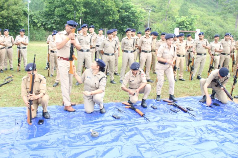 पुलिस अधीक्षक ने जवानों के साथ दौड़ लगाकर दिया फिटनेस और अनुशासन का संदेश