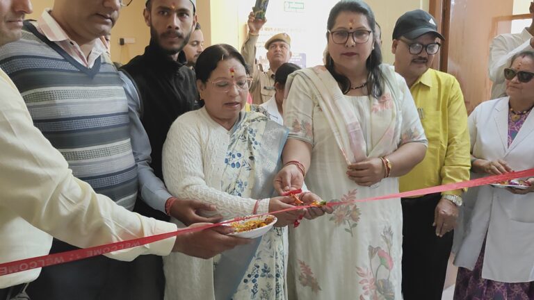 रवाईखाल में हेल्थ एटीएम का शुभारंभ – भुवन गिरी गोस्वामी ने माता पिता की स्मृति में किया प्रेरणादायक दान