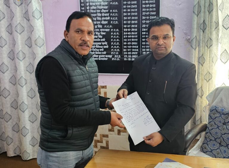 होटल एसोसिएशन ने उपजिलाधिकारी को सौंपा ज्ञापन