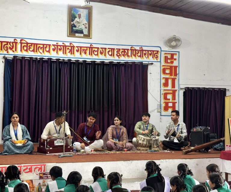 लोकगीतों से जुड़ती नई पीढ़ी, विरासत को सहेजने का संकल्प