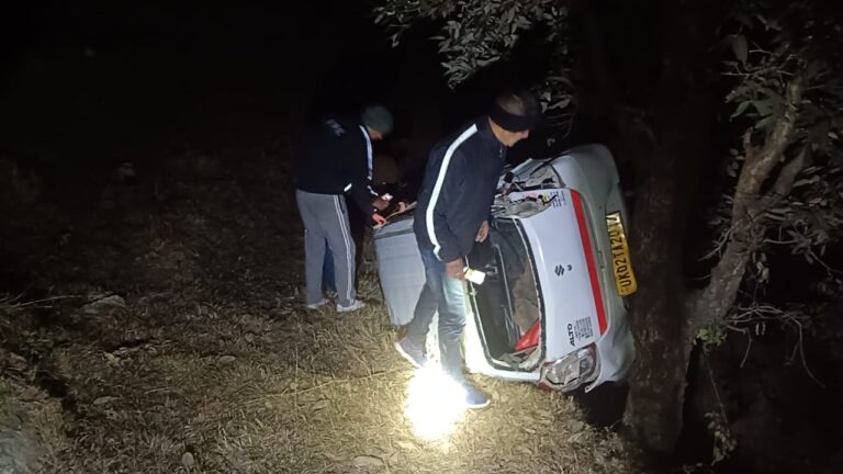 सड़क हादसा टला बड़े नुकसान से, फायर रेस्क्यू और पुलिस की तत्परता से घायल चालक सुरक्षित अस्पताल पहुंचा