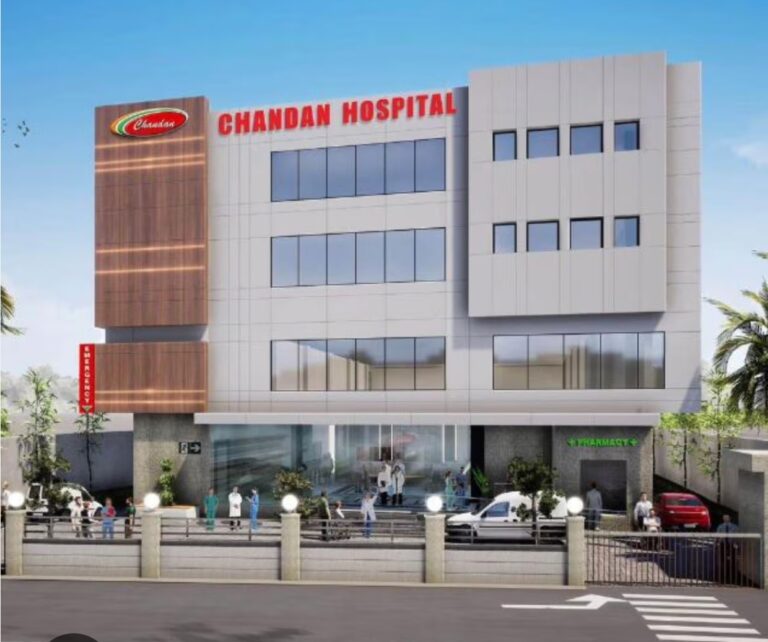 दो घंटे के इलाज का 80 हजार बिल! मरीज की मौत के बाद शव रोकने के आरोप, पुलिस सख्त