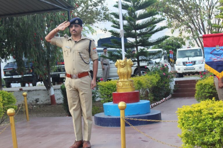 जवानों के साथ दौड़े कप्तान, परेड से लेकर मैदान तक दिखा जोश