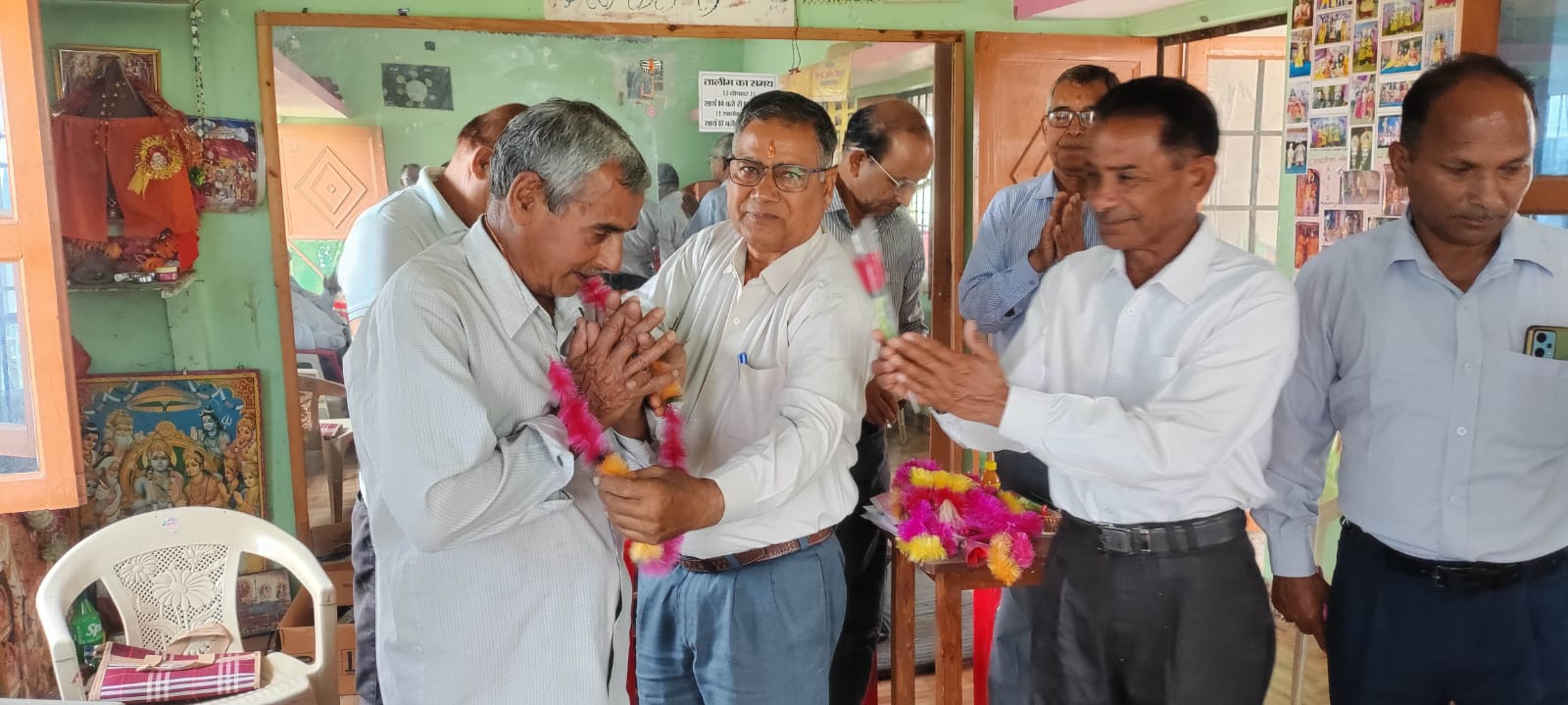 गरुड़ में सेवानिवृत्त कर्मचारियों की बैठक में उठीं पेंशन और गोल्डन कार्ड की समस्याएं