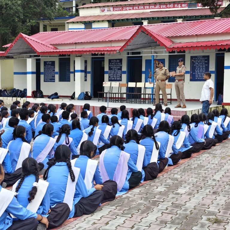 पुलिस उपाधीक्षक कपकोट एवं थाना झिरौली पुलिस ने छात्र-छात्राओं को साइबर अपराध, नशे एवं महिला संबंधी अपराधों के प्रति किया जागरूक