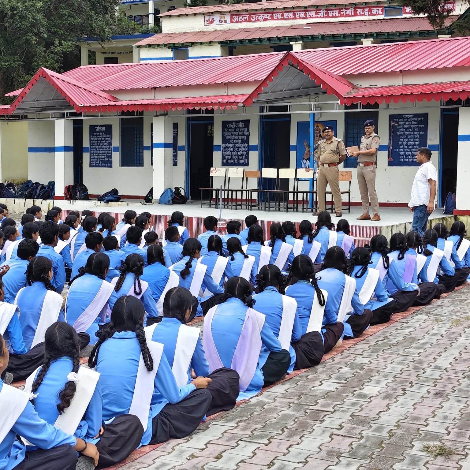पुलिस उपाधीक्षक कपकोट एवं थाना झिरौली पुलिस ने छात्र-छात्राओं को साइबर अपराध, नशे एवं महिला संबंधी अपराधों के प्रति किया जागरूक