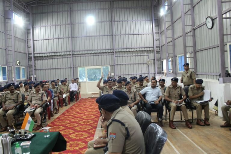 एसपी बागेश्वर ने मासिक अपराध गोष्ठी में अपराधियों पर सख्त कार्रवाई के दिए निर्देश