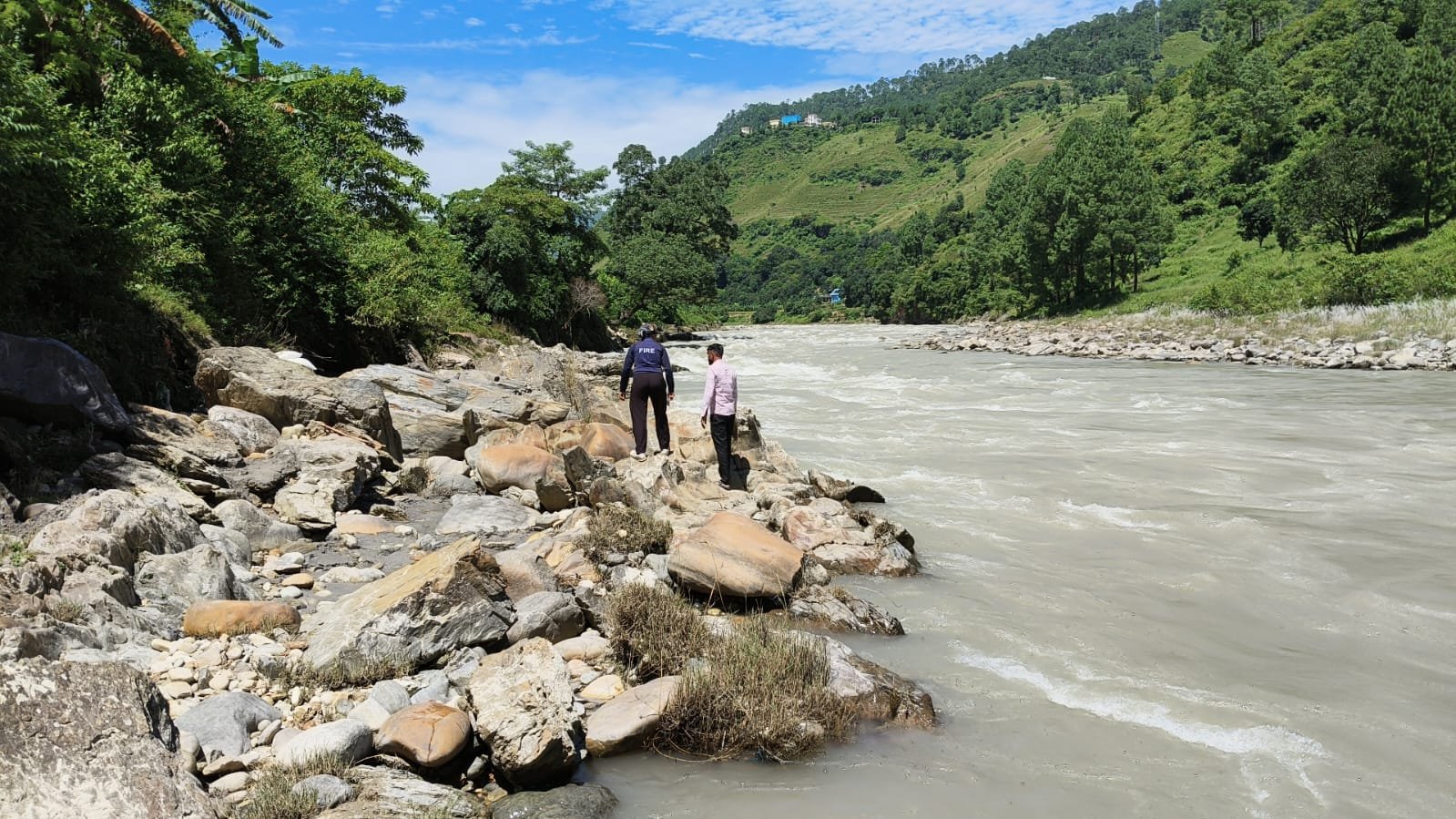 सरयू नदी में बहे व्यक्ति की तलाश जारी, अग्निकुंड पुल से सक्तेश्वर मंदिर तक चलाया सघन सर्च ऑपरेशन