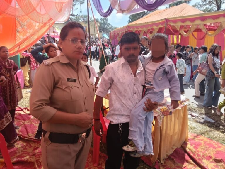 माँ कोट भ्रामरी मेले में बैजनाथ पुलिस की तत्परता; पिता से बिछड़ी 12 वर्षीय बच्ची को मिलाया, महिला श्रद्धालु का खोया मोबाइल और नकदी भी लौटाई