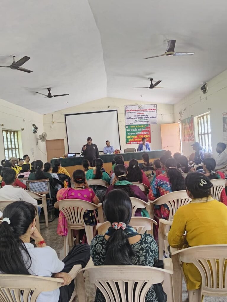 वनाग्नि से निपटने के लिए बागेश्वर में फायर सर्विस की पहल; ग्राम प्रधानों और वॉलंटियर्स को दिया आग बुझाने का लाइव प्रशिक्षण
