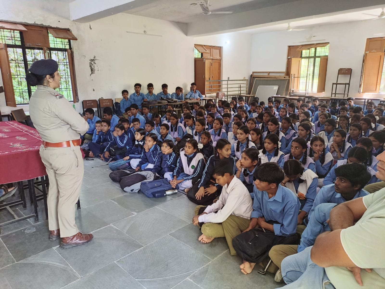 कनगढ़ में नन्हे बच्चों से संवाद, बोहाला इंटर कॉलेज में साइबर सुरक्षा की पाठशाला; बागेश्वर पुलिस ने स्कूलों में चलाया जागरूकता अभियान