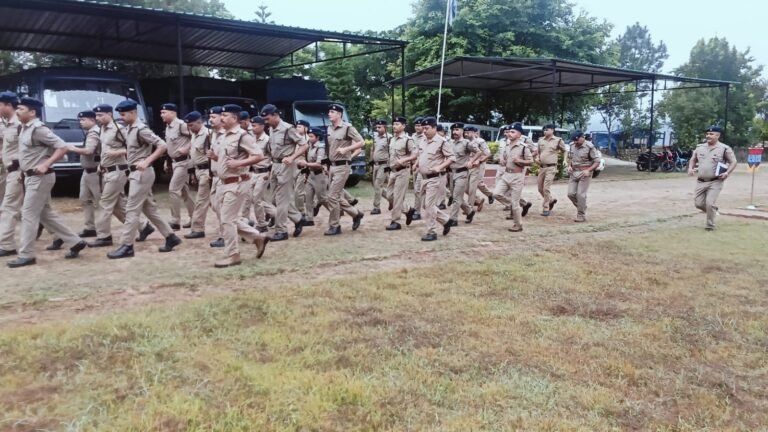 मालता पुलिस लाइन में मंगलवार की परेड, अनुशासन और शस्त्राभ्यास पर दिया जोर