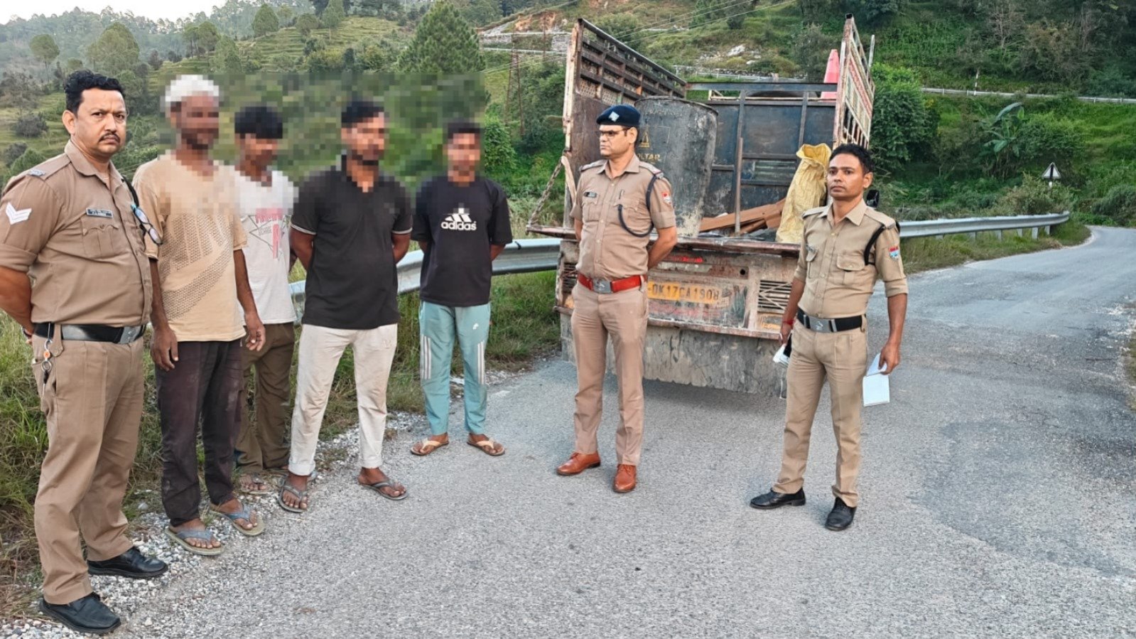 ऑपरेशन प्रहार के तहत बागेश्वर पुलिस की सख्ती जारी, 27 वाहन चालकों पर कार्रवाई; 19 बाहरी व्यक्तियों का सत्यापन