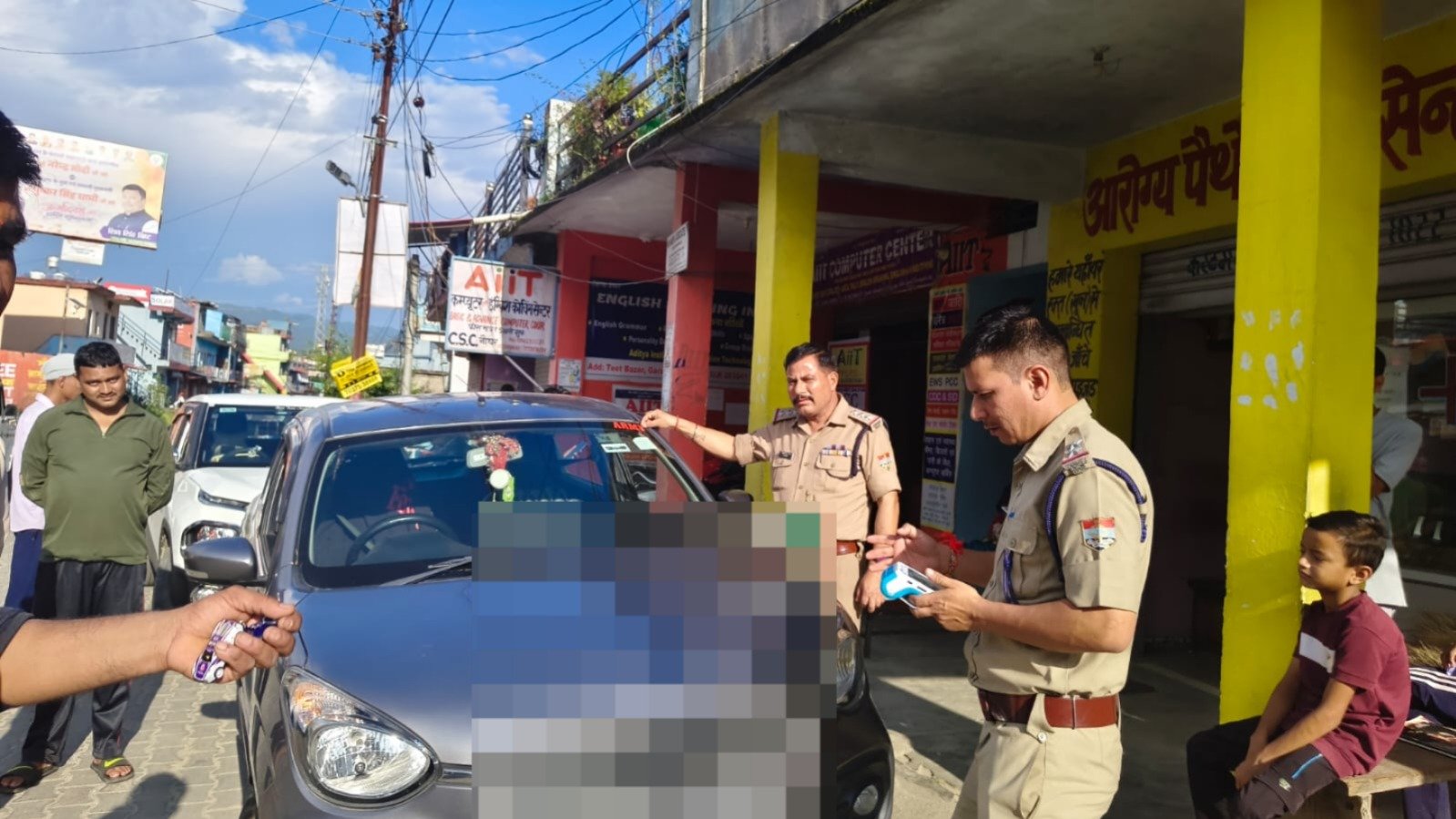 निजी वाहनों पर ‘फर्जी हनक’ दिखाने वालों पर बागेश्वर पुलिस की कार्रवाई, 426 वाहन चेक; 60 के चालान