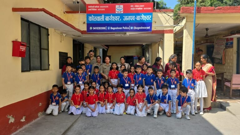 कोतवाली पहुंचे स्कूल के नौनिहाल, गरुड़ कॉलेज में सजी सुरक्षा पाठशाला; साइबर ठगी और महिला सुरक्षा को लेकर किया जागरूक