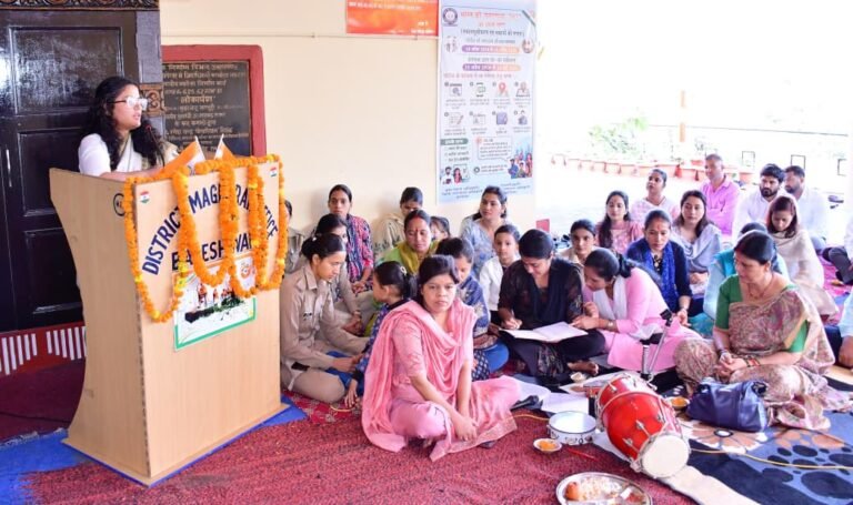 गांधी जयंती पर कलेक्ट्रेट में गूंजे भजन, अधिकारियों-कर्मचारियों ने लिया स्वच्छता का संकल्प