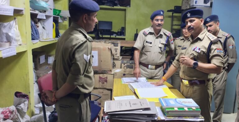 कपकोट थाने का अर्द्धवार्षिक निरीक्षण, लंबित विवेचनाओं के शीघ्र निस्तारण के निर्देश
