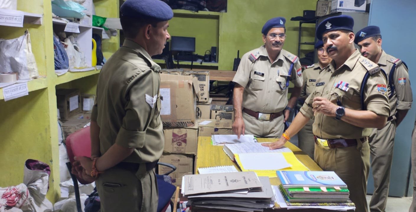 कपकोट थाने का अर्द्धवार्षिक निरीक्षण, लंबित विवेचनाओं के शीघ्र निस्तारण के निर्देश