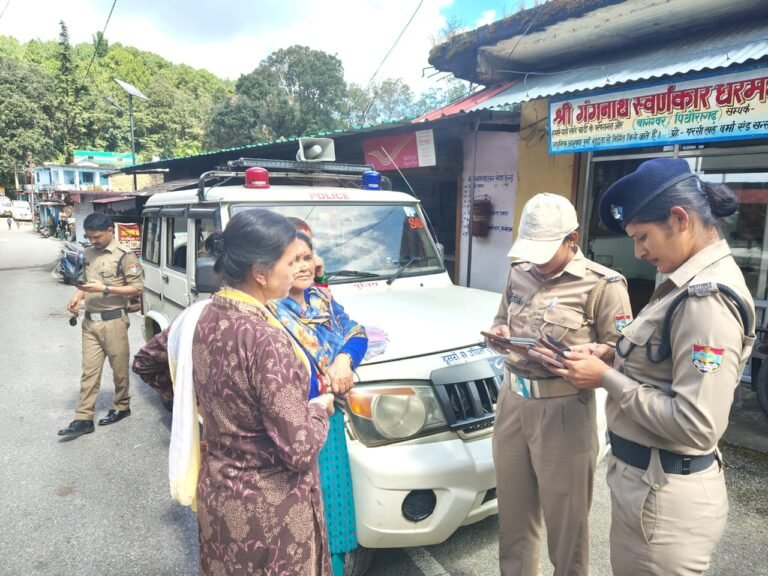 साइबर ठगी से बचने के लिए कौसानी और कांडा में चला जागरूकता अभियान