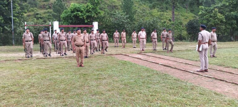 नई जिम्मेदारी के साथ एक्शन में CO कपकोट राजेश साह, पुलिस लाइन का किया निरीक्षण