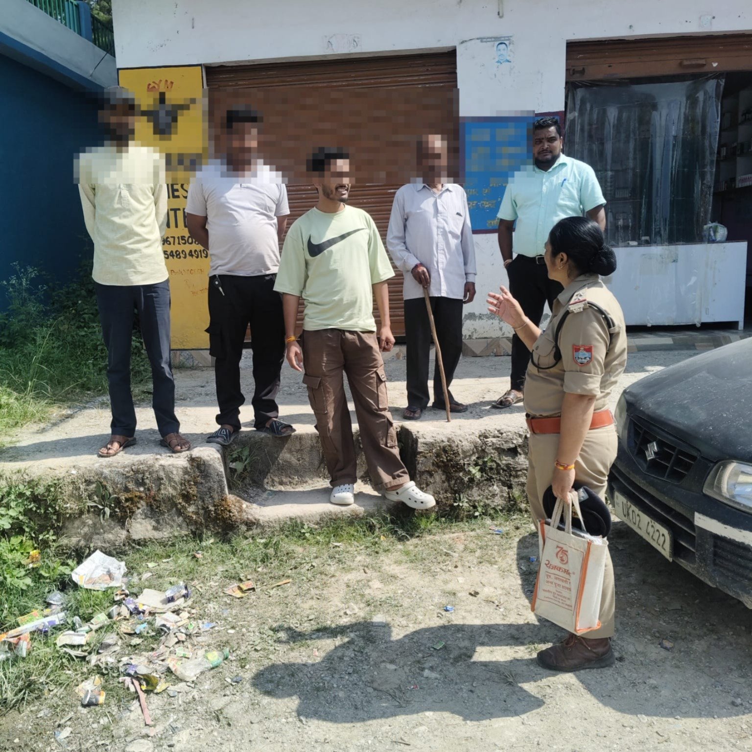 बागेश्वर के दूरस्थ गांवों में पुलिस की सुरक्षा पाठशाला, बुजुर्गों से लेकर युवाओं तक को जागरूक किया