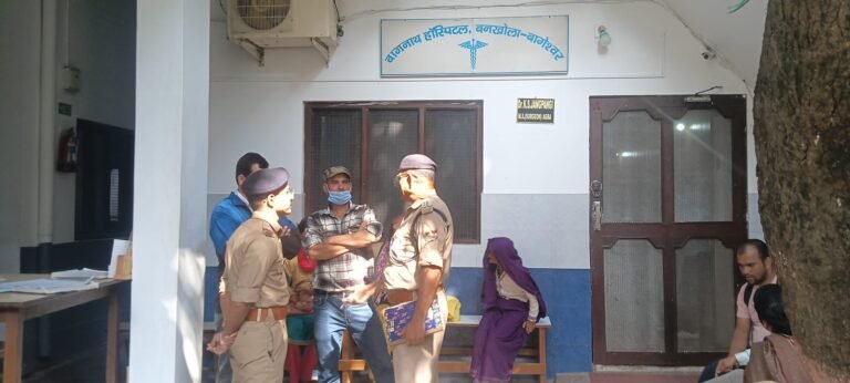 बागेश्वर में अस्पतालों और दुकानों का फायर रिस्क निरीक्षण, अग्नि सुरक्षा उपकरण दुरुस्त रखने के निर्देश