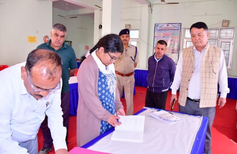 23 अक्टूबर से शुरू होगी EVM-VVPAT की जांच, जिला निर्वाचन अधिकारी ने तैयारियों का लिया जायजा