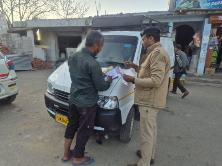 ऑपरेशन प्रहार: बागेश्वर में 25 वाहन चालकों पर कार्रवाई, एक वाहन सीज; 4 लोगों के पुलिस एक्ट में चालान