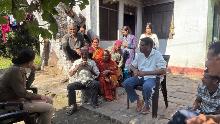 बागेश्वर पुलिस का गांव-गांव जागरूकता अभियान, नशे और साइबर ठगी से बचाव के बताए तरीके