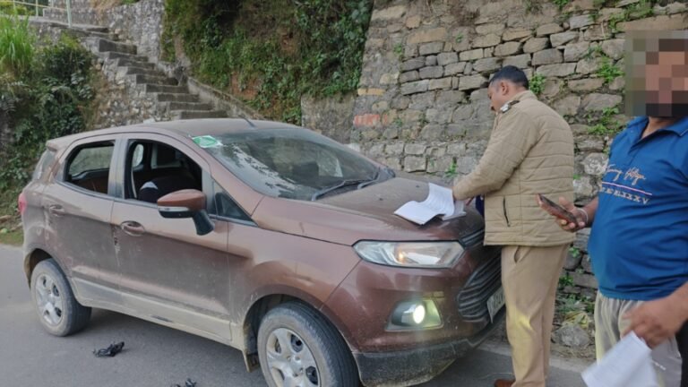 ऑपरेशन प्रहार: बागेश्वर में 22 वाहन चालकों पर कार्रवाई, कार के शीशों से हटाई काली पन्नी