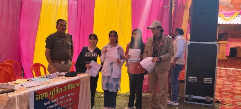 स्याकोट मेले में बागेश्वर पुलिस की पाठशाला, महिलाओं को सिखाए सुरक्षा के गुर; गौरा शक्ति ऐप का कराया रजिस्ट्रेशन