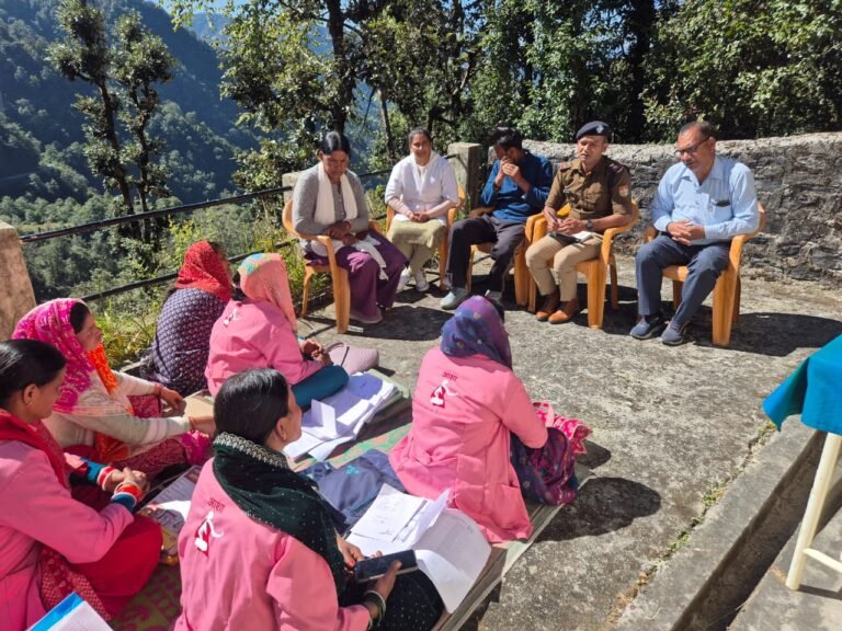 भनार के विद्यालय में पुलिस की पाठशाला: बच्चों को गुड टच-बैड टच और साइबर ठगी से बचाव की दी जानकारी