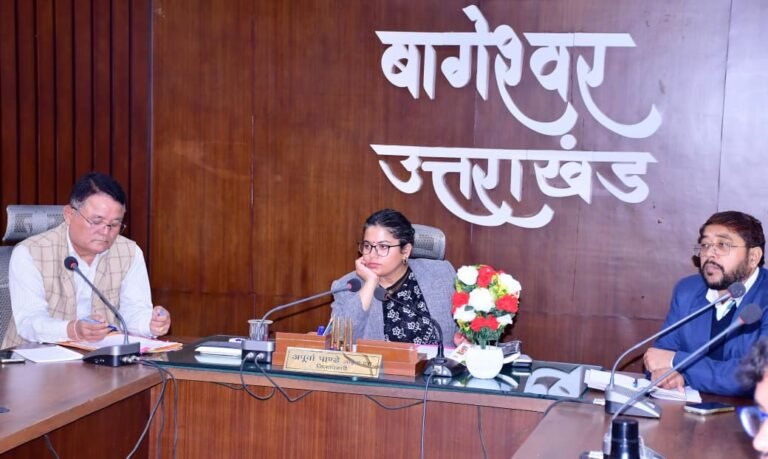 स्वतंत्रता संग्राम सेनानियों के उत्तराधिकारियों की समस्याओं का प्राथमिकता से होगा समाधान, डीएम ने अधिकारियों को दिए निर्देश