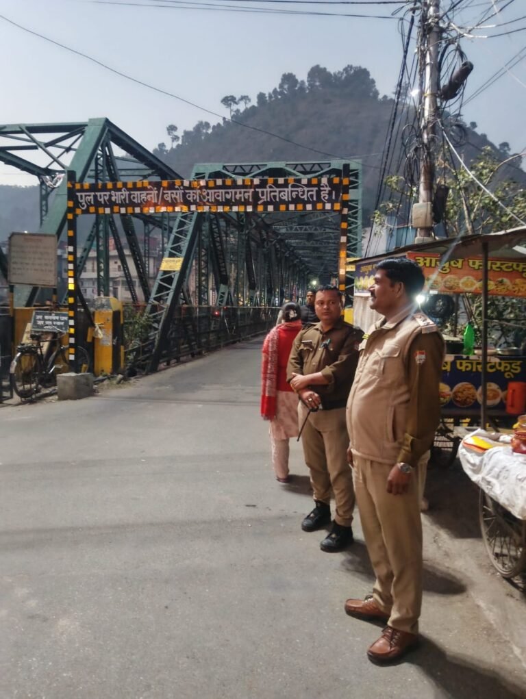 बागेश्वर में ऑपरेशन प्रहार के तहत कार्रवाई, 34 वाहन चालकों के चालान; 20 बाहरी व्यक्तियों का सत्यापन