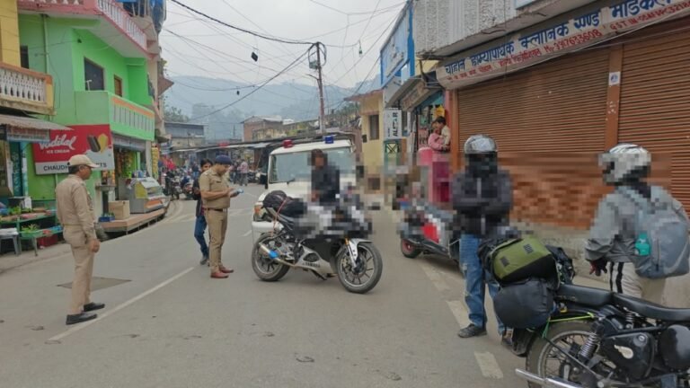ऑपरेशन प्रहार: बागेश्वर में 44 वाहन चालकों पर कार्रवाई, 13 लोगों के पुलिस एक्ट में चालान